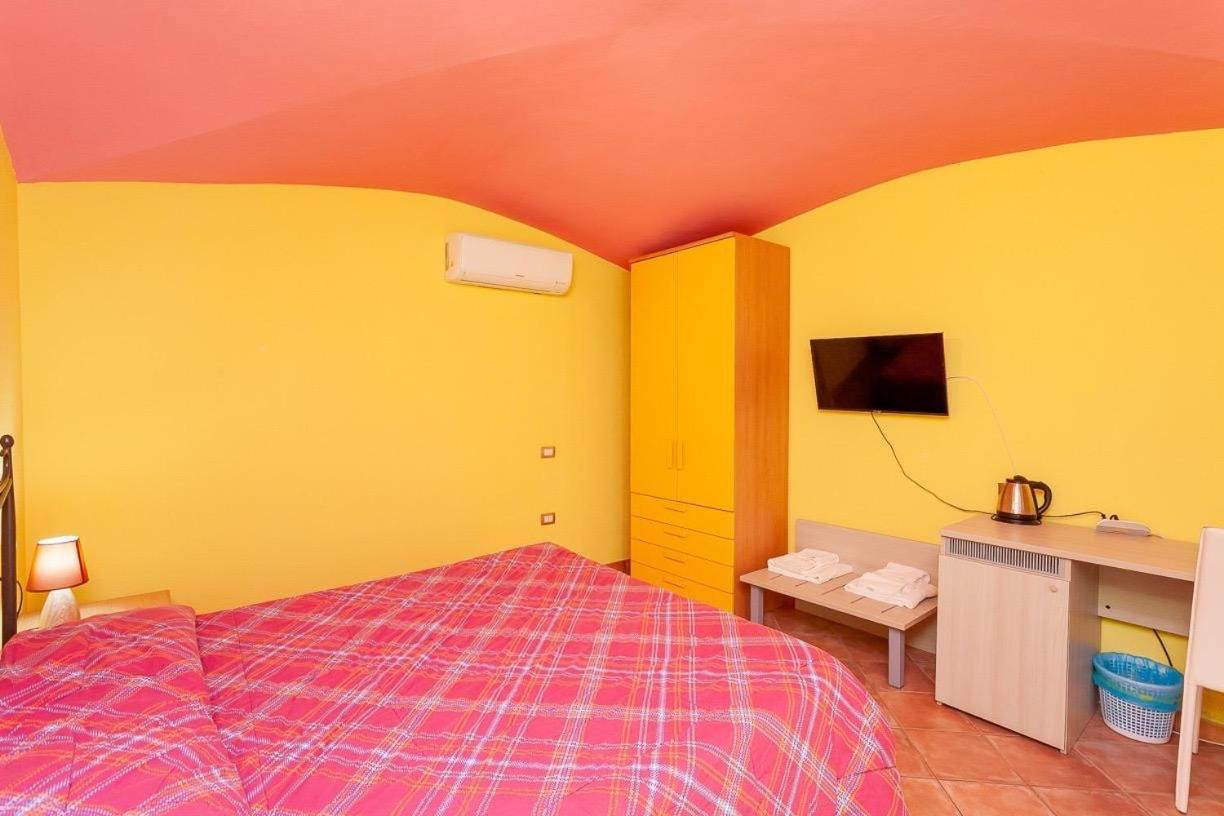 B&B Pettirosso Garden Сан Теодоро Екстериор снимка